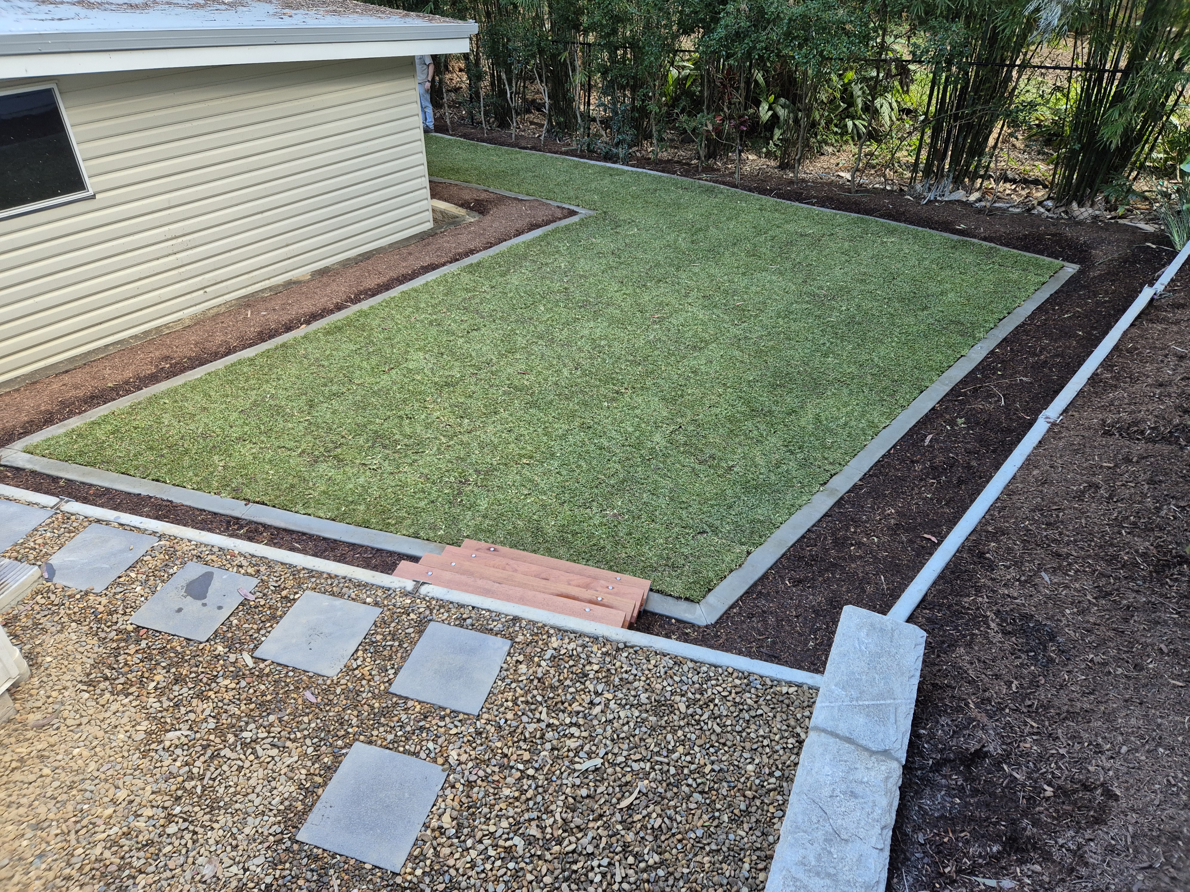 GDT Landscapes was contracted to provide the second stage of landscape works to the rear yard of a property in Chapel Hill. We provided a simple, functional, cost effective and aesthetic solution to the yard.
